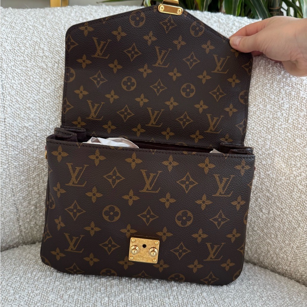 LOUIS VUITTON Monogram Pochette Métis - Picture 7 of 14